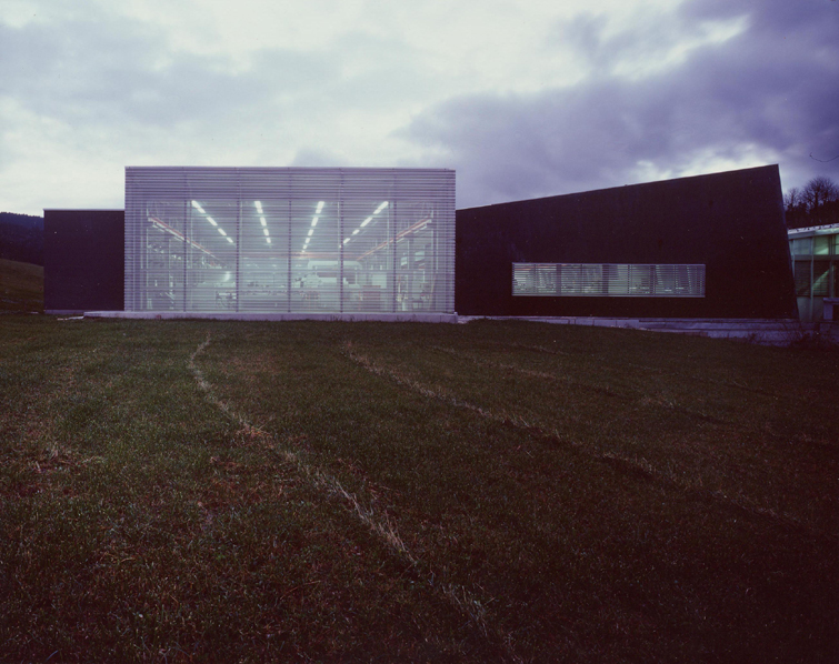 : Extension d'une usine de machines, Tramelan, bauzeit architekten